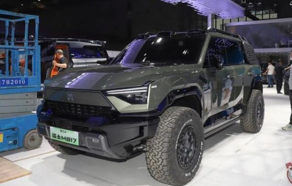 沪深配 猛士M817硬派越野新王，华为手表操控全场，电池却用一汽？